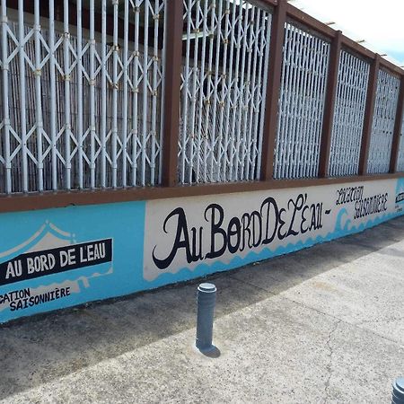 Au Bord De L'Eau Saint-Gilles-les-Bains Exterior foto